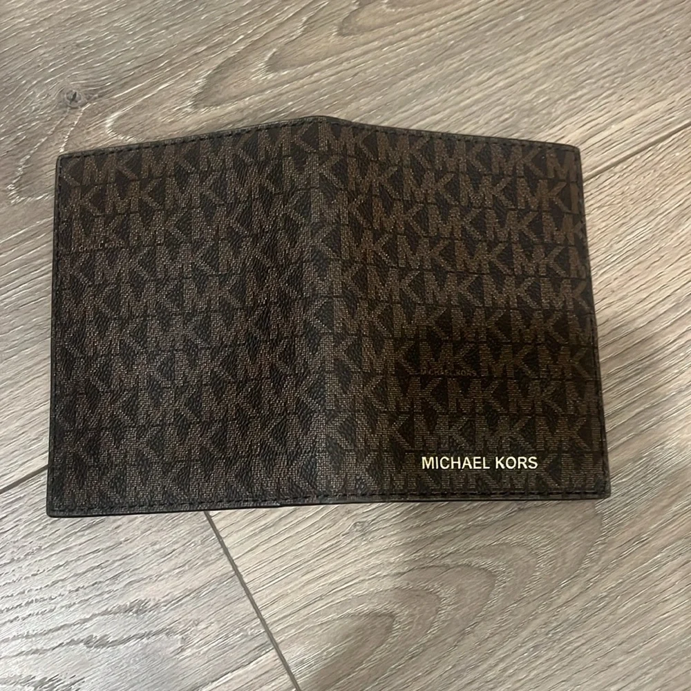 Michael Kors Passport Holder - Picture 3 of 3